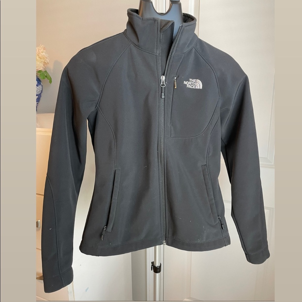 North Face windbreaker jacket/black